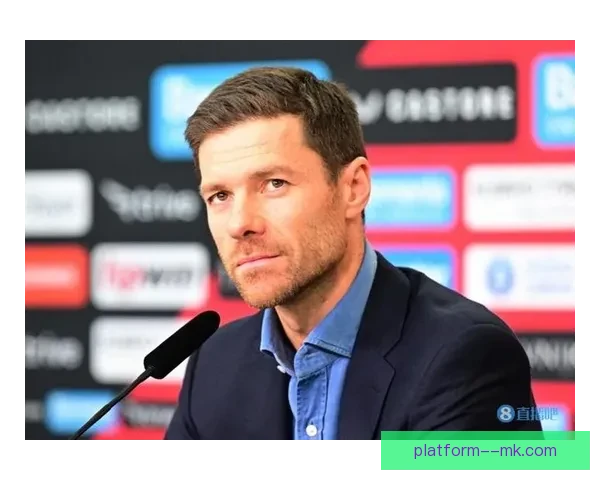 勒沃库森主帅哈维·阿隆索被誉为现代战术大师引领球队走向辉煌