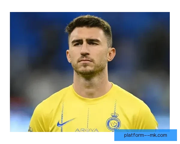 拉波尔特在沙特赛场化身带刀中卫频频前插助攻破门掀起防线进攻革命